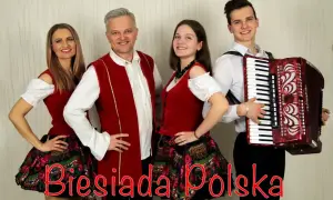 Zespół grający piosenki na akordeon biesiadne. Wesoła rodzina w strojach ludowych.