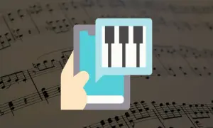 Dłoń trzyma smartfon z ikoną klawiatury pianina na tle nut. Aplikacja do nauki gry na pianinie.