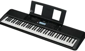 Czarny keyboard Yamaha z nutami na stojaku. Idealny do nauki gry, świetny w rankingu keyboardów dla dzieci.