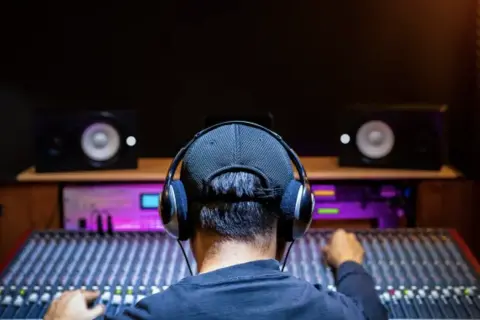 Muzyka i dźwięki w grach losowych – jak wpływają na emocje i zaangażowanie