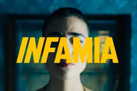 Muzyka z filmu Infamia: Odkryj emocje i kompozytorów soundtracku