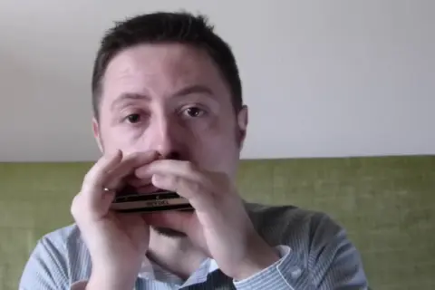 Jak zagrać na harmonijce - proste techniki dla początkujących