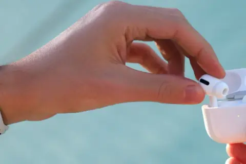 Czy AirPods mają GPS? Odkryj, jak je skutecznie zlokalizować