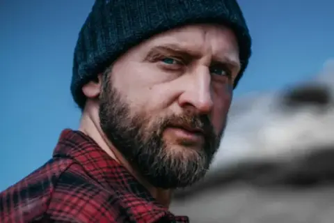 Muzyka z filmu Forst: odkryj emocje i utwory Macieja Dobrowolskiego