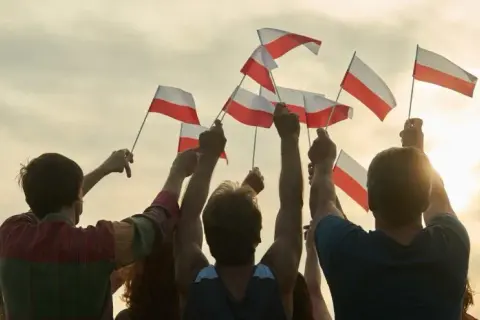 Tekst piosenki Co to jest niepodległość – poznaj słowa i ich znaczenie