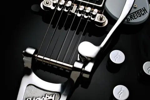 Do czego służy wajcha w gitarze elektrycznej i jak zmienia dźwięk?