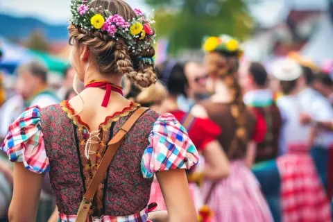 Od sceny do sprzedaży – jak przenieść rękodzieło ludowe do internetu?