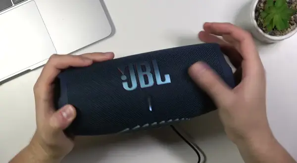 Jaka ładowarka do JBL Charge 5? Unikaj złych wyborów i oszczędzaj czas