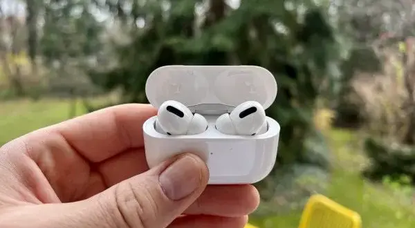 Jak odebrać rozmowę na AirPods - proste sposoby i porady
