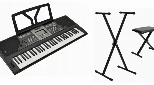 Keyboard z 61 klawiszami, stojak i stołek. Opis klawiszy na keyboardzie 61 klawiszy jest widoczny na zdjęciu.