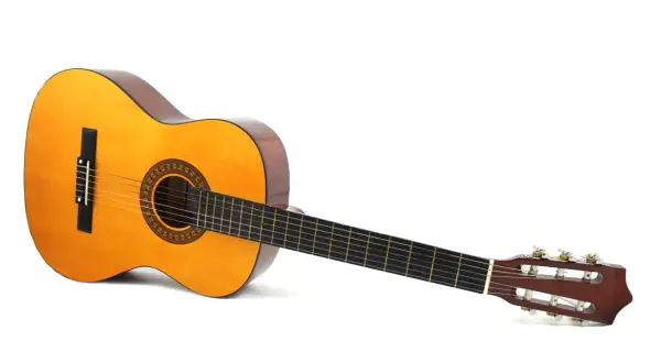 Klasyczna gitara z drewnianym korpusem, gotowa do zagrania pięknego akordu E.