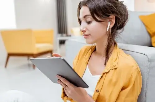Jak podłączyć słuchawki AirPods bez problemów i frustracji