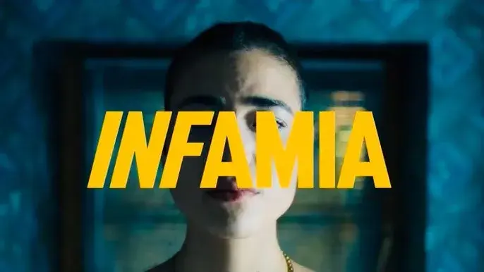 Muzyka z filmu Infamia: Odkryj emocje i kompozytorów soundtracku