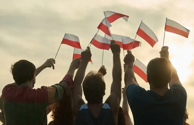 Tekst piosenki Co to jest niepodległość – poznaj słowa i ich znaczenie