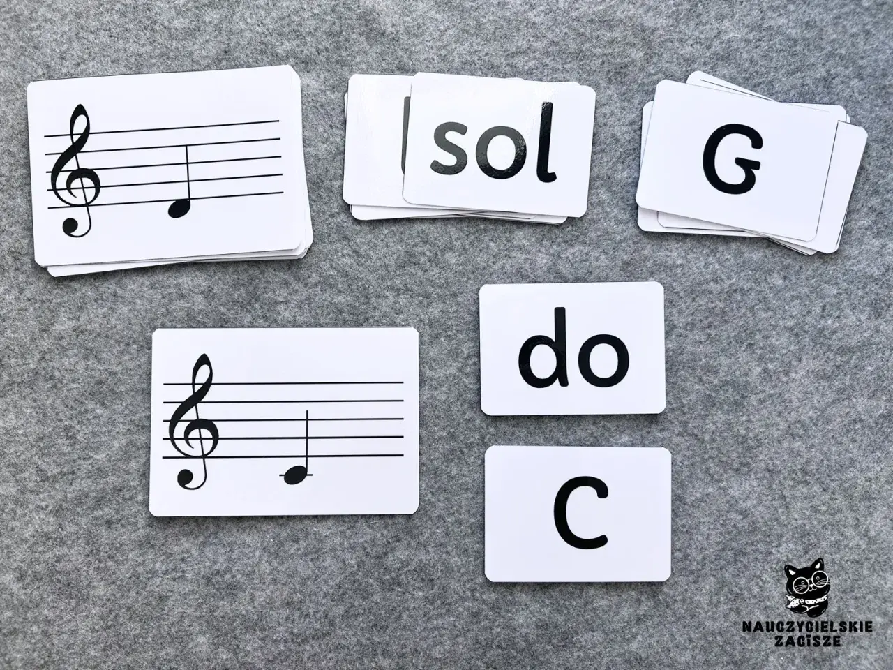 Piosenki dla dzieci nuty literowe: karty z zapisem nutowym i literami "sol", "do", "C".