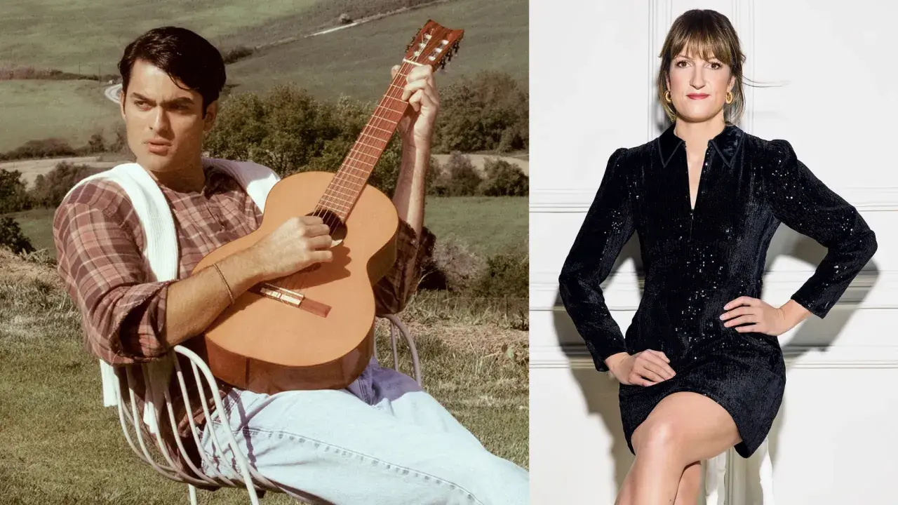 Mężczyzna gra na gitarze w plenerze, kobieta w czarnej sukience siedzi.