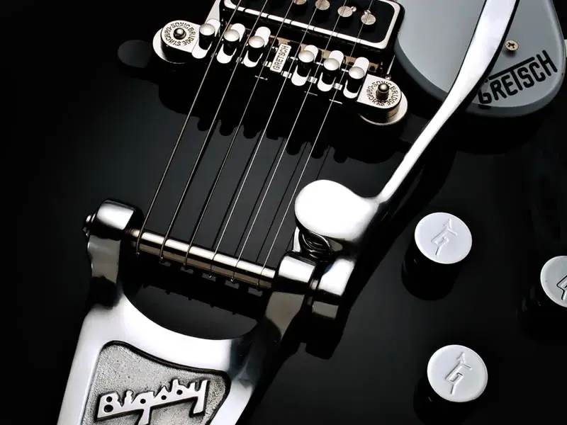 Do czego służy wajcha w gitarze elektrycznej i jak zmienia dźwięk?