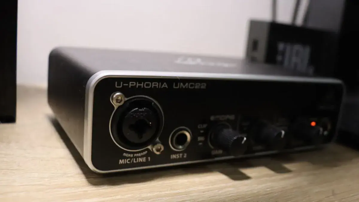 Jak podłączyć gitarę elektryczną do komputera i uniknąć problemów z dźwiękiem