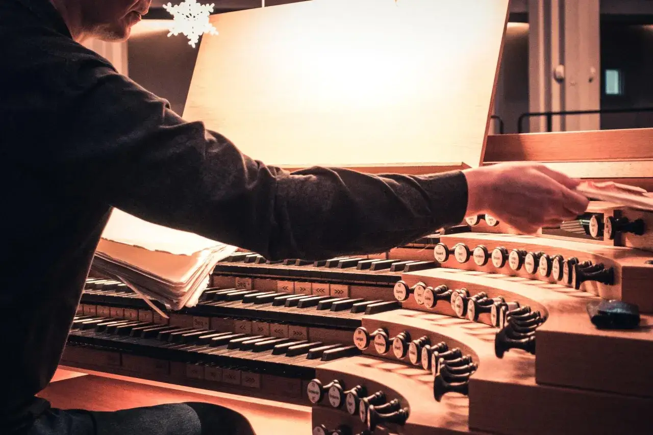 Zdjęcie Jak zagrać na organach - proste techniki dla początkujących muzyków