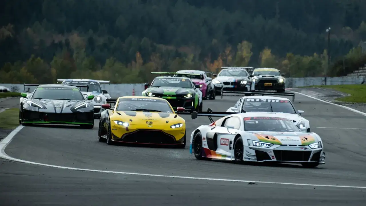 Zdjęcie Muzyka z filmu Gran Turismo - odkryj najlepsze utwory i wykonawców