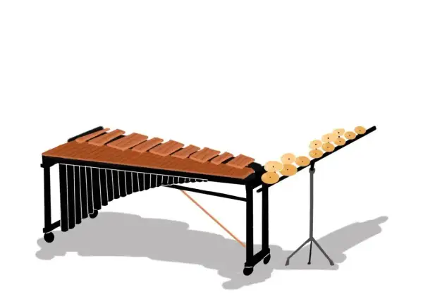 Marimba i talerze na statywie – zestaw instrumentów niemelodycznych, gotowych do stworzenia rytmicznego brzmienia.