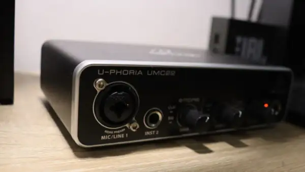 Jak podłączyć gitarę elektryczną do komputera i uniknąć problemów z dźwiękiem